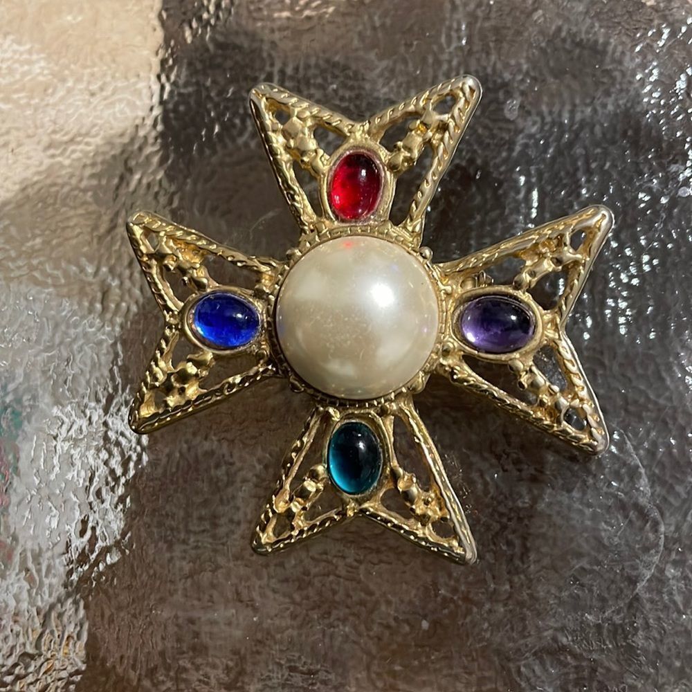 CROSS Brooch